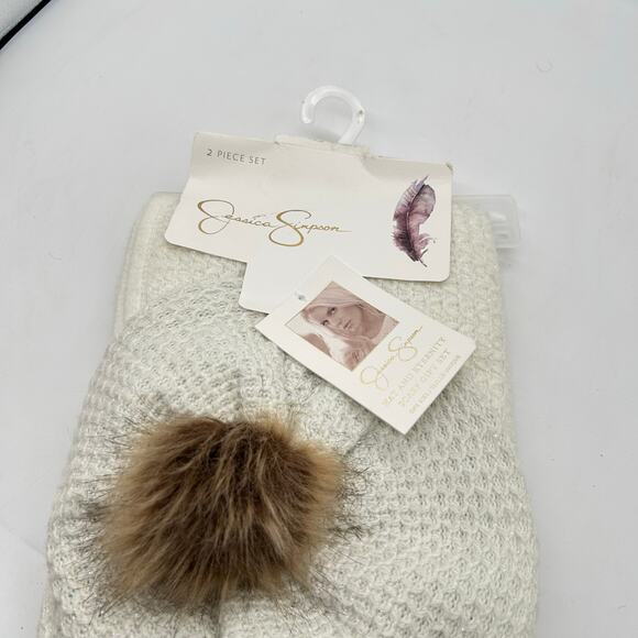 Jessica Simpson Scarf Set Womens OS Cream Hat And Eternity Scarf Gift Set NEW - Picture 4 of 9